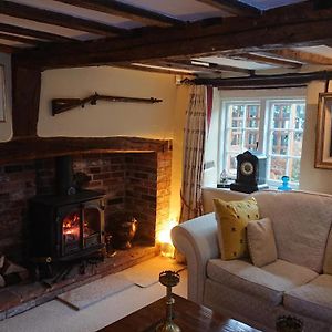 Charming 17Th Century 2-Bed Cottage In Medmenham Exterior photo