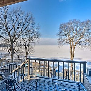 Lakefront Home With Gorgeous Sunsets, Kayaks, And Pier Fort Atkinson Exterior photo