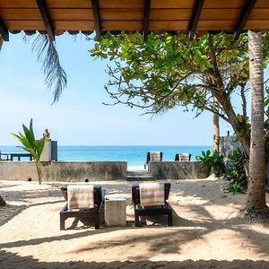 Red Parrot Beach Villa Ambalangoda  Exterior photo