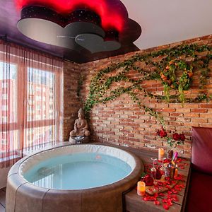 Jacuzzi - Love - BDSM - Extra Luxury - EV chargger - Valentine's Day - Red Room - Flexible SelfCheckIns 28 Zagreb Exterior photo