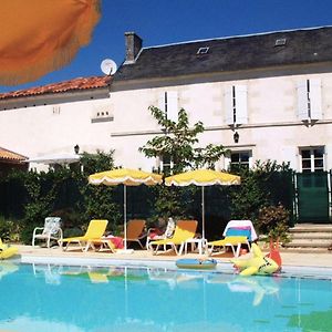 Villa Maison De Charme Avec Piscine Chauffee Et Jardin Prive, Ideale Pour Familles - Fr-1-653-85 Saint-Cybardeaux Exterior photo