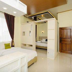 Urbanview Hotel JIB Bandar Lampung Exterior photo