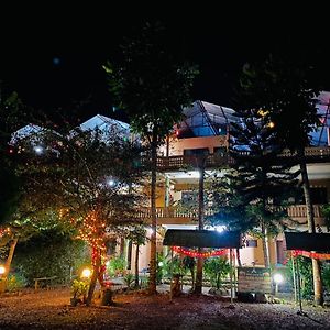 Hotel Gainda Island Camp Sauraha Exterior photo