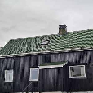 Villa Hyggeligt Gammelt Hus I Vestmanna Exterior photo