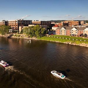 Hotel Courtyard La Crosse Downtown/Mississippi Riverfront Exterior photo