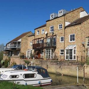 River Penthouse Apartment In The Heart Of St. Neots Exterior photo
