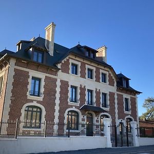 Bed and Breakfast Domaine Du Lion Rouge Coucy-le-Château-Auffrique Exterior photo