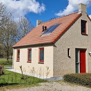 Villa Ruim Vakantiehuis Aan Meer Bij Nijmegen Gelderland Ewijk Exterior photo