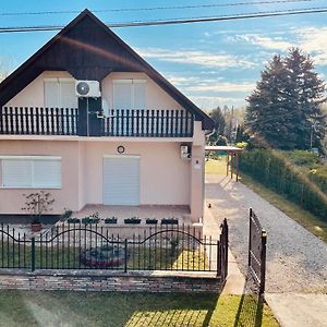 Villa Betti Balatonkeresztúr Exterior photo