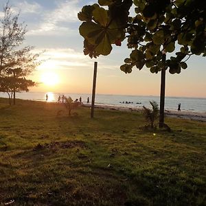 Hotel Private Beach House With Sunset View @ Kuala Penyu Sabah Kampong Tidong Exterior photo