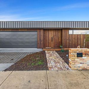 Villa Amongst The Tea Trees Inverloch Exterior photo