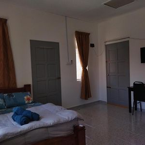 Room Stay Tok Wan 2 Kampung Kuala Besut Exterior photo