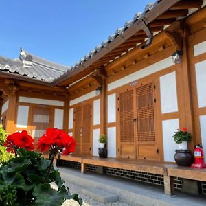 Hotel Hanok Solsol Jeonju Exterior photo