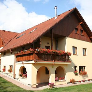 Hotel Penzion Kvítko Vacov Exterior photo