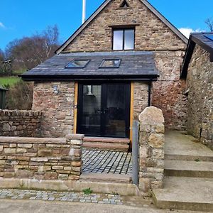 Villa The Old Pig Sty Llanellen Exterior photo