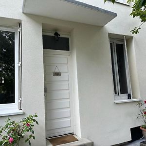 Appartement Rez De Chaussee Avec Jardin A Metro Villejuif Exterior photo