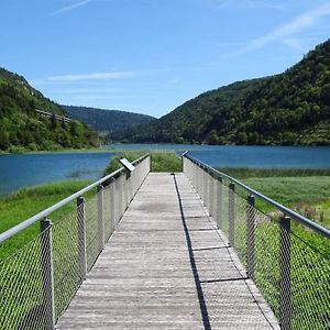 Ferienwohnung Charmant T3 A 5Mn A Pieds Du Lac De Nantua Exterior photo