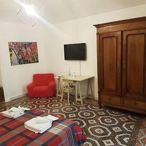 Bed and Breakfast Gusterhouse Ivrea Exterior photo