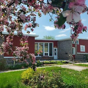 Auberge Melilot Dolbeau-Mistassini Exterior photo