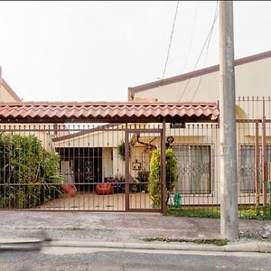 Ferienwohnung Casa Sarita - Cerca Del Juan Castro, Hospital Y Tribunales Quesada  Exterior photo