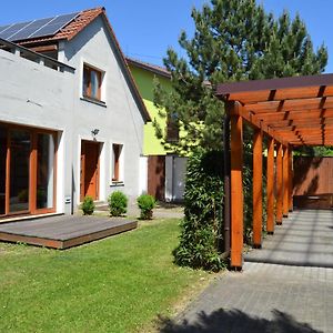 Villa Large House With Parking, 30 Min To Prague Center Uvaly  Exterior photo