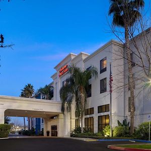 Hampton Inn & Suites Tulare Exterior photo