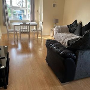 Ferienwohnung Lovely Two Bed Flat Located In The Heart Of Dunstable Exterior photo