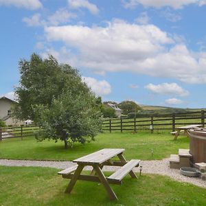 Villa Higher Treliver Farmhouse Saint Wenn Exterior photo