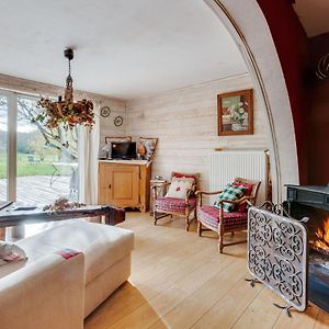 Holiday Home In Auvergne With Roofed Garden And Terrace Calvinet Exterior photo