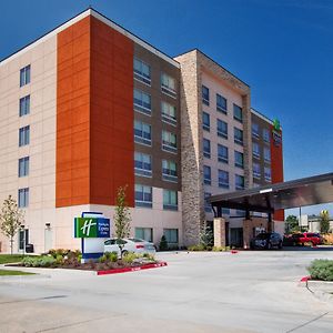 Holiday Inn Express&Suites Moore Exterior photo