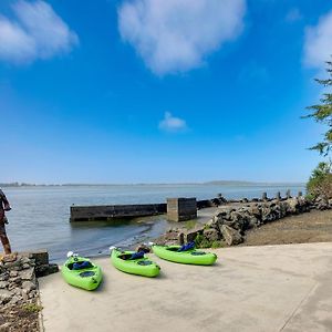Villa Waterfront Coos Bay Retreat With Boat Ramp, Kayaks! Exterior photo