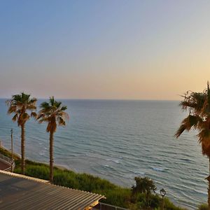 Beachfront Elegance - Luxe Abode! Netanja Exterior photo