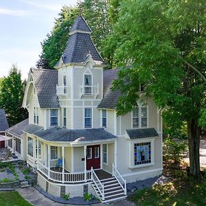 Historical Victorian Home In Charming Waupaca! Exterior photo