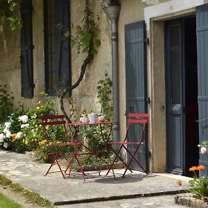 Bed and Breakfast Un Jardin Et Trois Maisons Brux Exterior photo