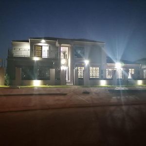 Bed and Breakfast Lady D Exclusive Abode Polokwane Exterior photo