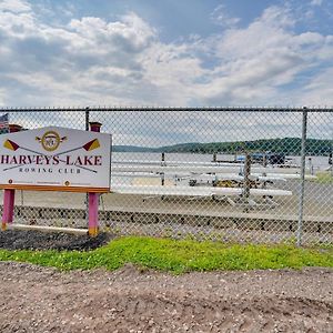 Ferienwohnung Stylish Harveys Lake Apt - Steps To The Water! Exterior photo