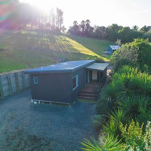 Seascape Cottage - Mahinepua Bay Clifftop Retreat Exterior photo