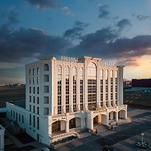 Hotel Prestige Plaza Suceava Exterior photo