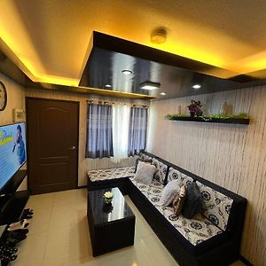 One Oasis Condo 2 Bedroom Free Pool & Wifi Beside Sm City Mall Davao Stadt Exterior photo