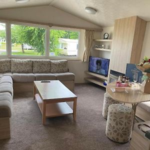 Hotel 6 Berth Caravan Cherry Tree Holiday Park Great Yarmouth Belton with Browston Exterior photo