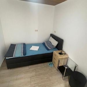 Ferienwohnung Kleine Aber Feies Zimmer Rüsselsheim Exterior photo