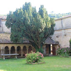 Villa Logement Au Sein D Une Abbaye Cistercienne Saint-Martin-le-Vieil Exterior photo