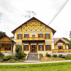 Bed and Breakfast Sasreti Vadaszkastely Almamellék Exterior photo