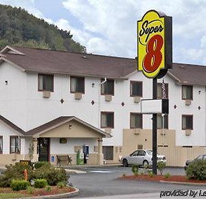 Hotel Super 8 Butler Exterior photo