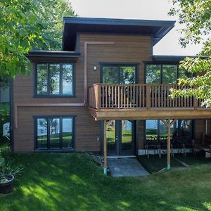 Villa Magnifique Chalet Au Bord Du Lac-Saint-Jean Roberval Exterior photo