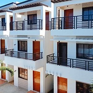 Hotel Reddoorz @ Lm Apartelle Boracay Boracay Island Exterior photo