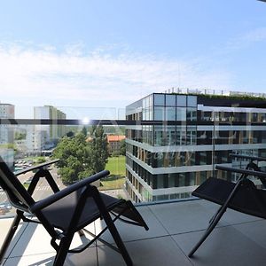 Einpark Fabulous Apartment With Private Parking Pressburg Exterior photo