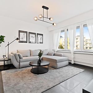 Ferienwohnung Charming 1Br Apt W/ Terrace & 5 Min Drive To City Luxemburg Exterior photo