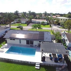 Modern Pool Home On The Lake Near Hardrock Fll Airport Davie Exterior photo