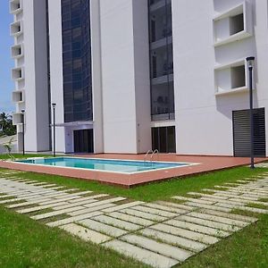 Ferienwohnung Luxurious Penthouse With Luxurious Pool Sekondi-Takoradi Exterior photo